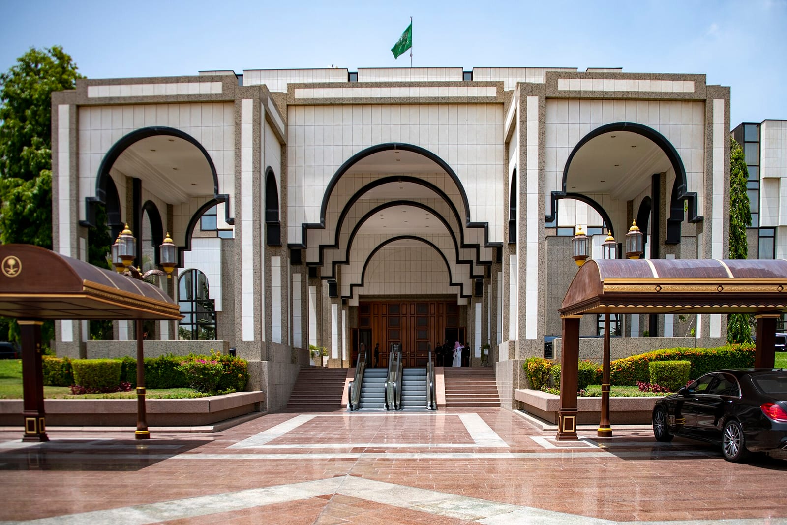 Entrance of the Royal Court at al-Salam Palace in Jeddah: white stone facade with three nested arches, June 2019.